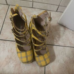 Steve Madden Yellow Plaid Women's Shoes
